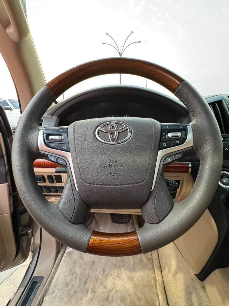 2015 Toyota Land Cruiser GXR thumbnail 6