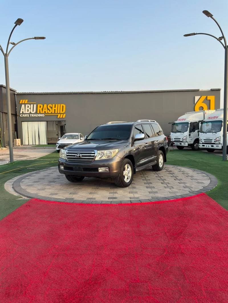 2011 Toyota Land Cruiser VXR thumbnail 2