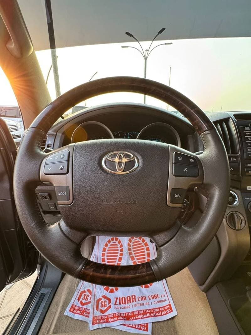 2011 Toyota Land Cruiser VXR thumbnail 6
