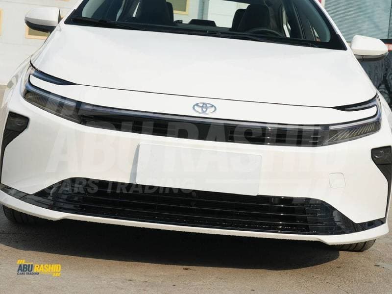 2026 Toyota Corolla XLI HEV thumbnail 6