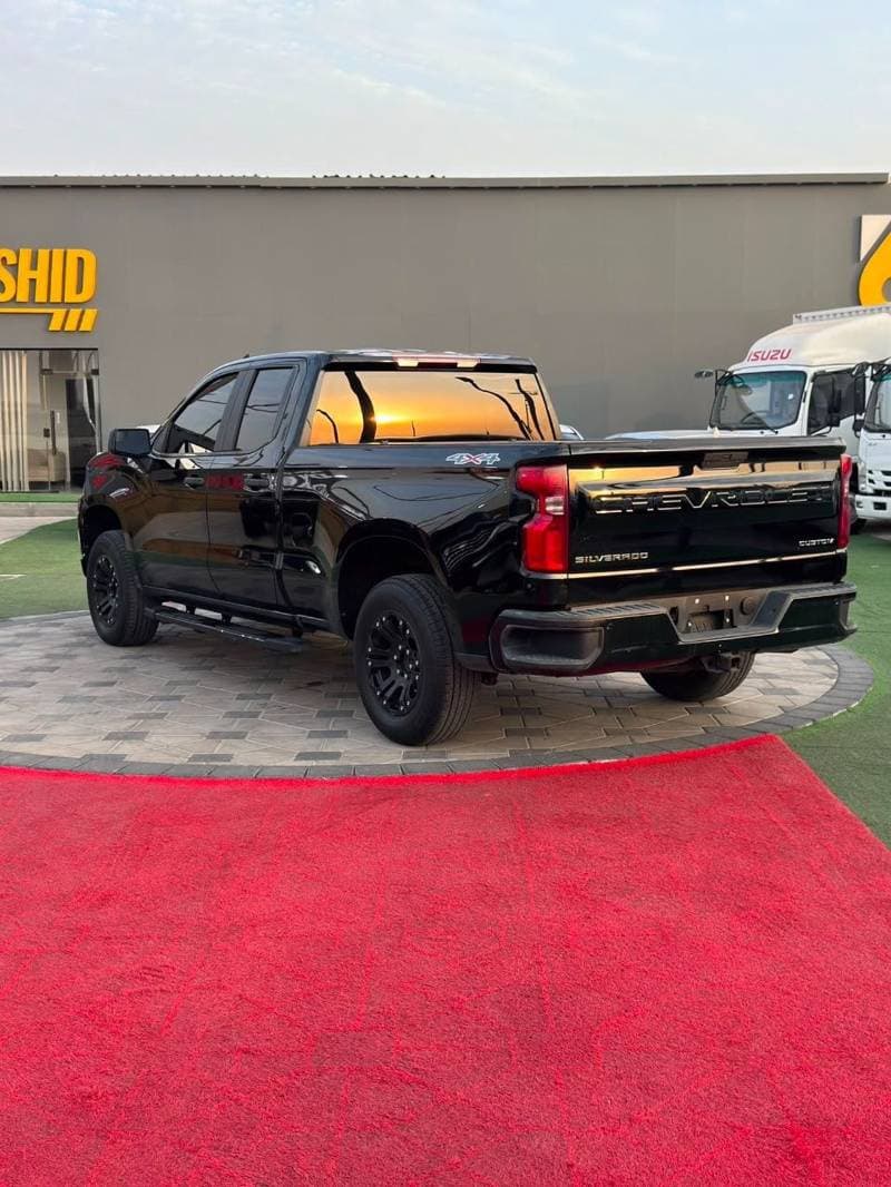 2019 Chevrolet Silverado thumbnail 4
