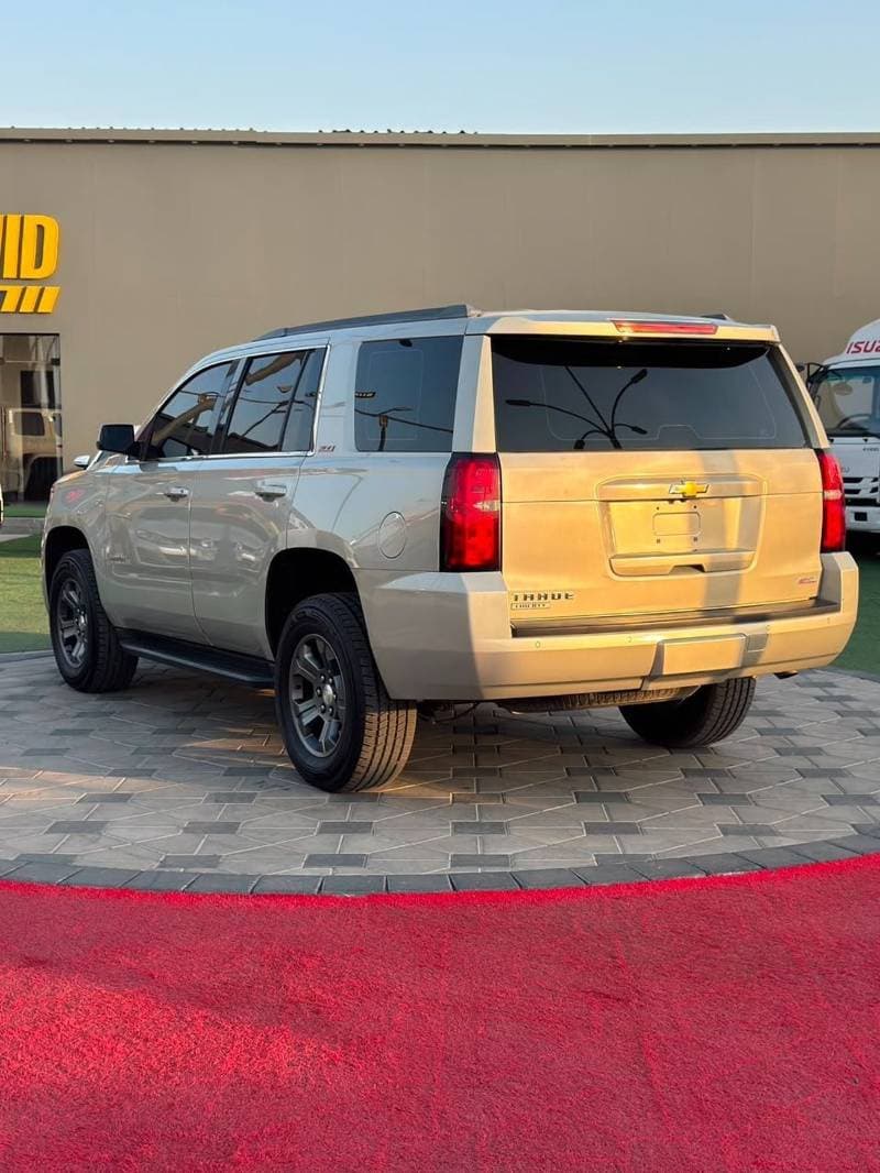 2015 Chevrolet Tahoe LS thumbnail 4