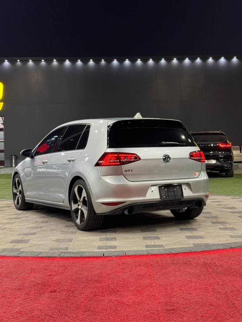 2016 Volkswagen Golf GTI SE thumbnail 4