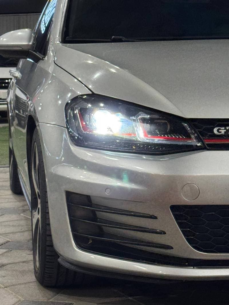 2016 Volkswagen Golf GTI SE thumbnail 6