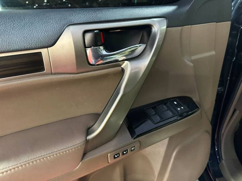 2017 Lexus GX460 PLATINUM thumbnail 8