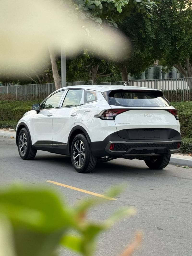 2025 Kia Sportage DLX thumbnail 6