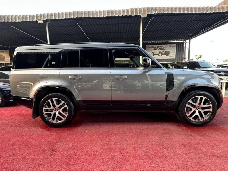 2024 Land Rover Defender thumbnail 3