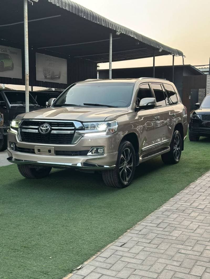 2015 Toyota Land Cruiser GXR thumbnail 2