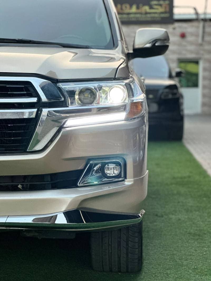 2015 Toyota Land Cruiser GXR thumbnail 6