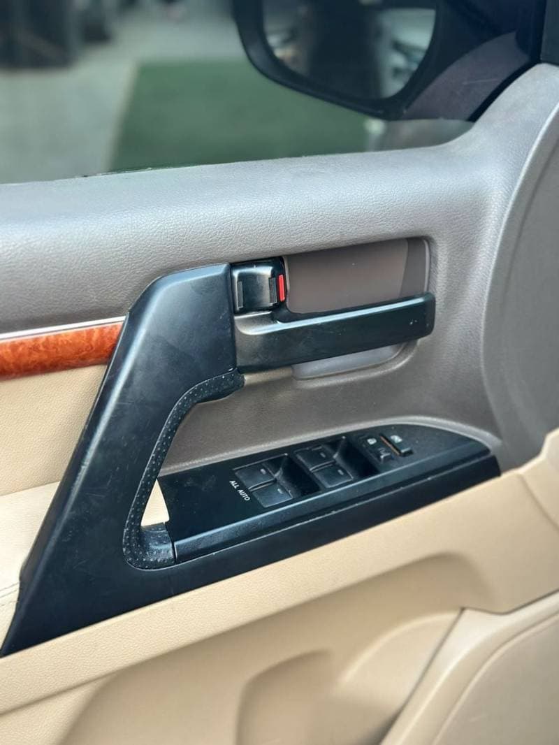 2015 Toyota Land Cruiser GXR thumbnail 8