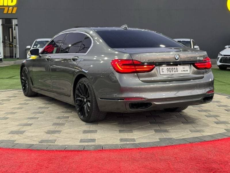 2016 BMW 750i thumbnail 4