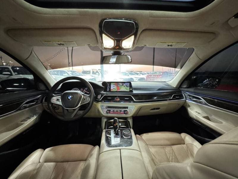 2016 BMW 750i thumbnail 8