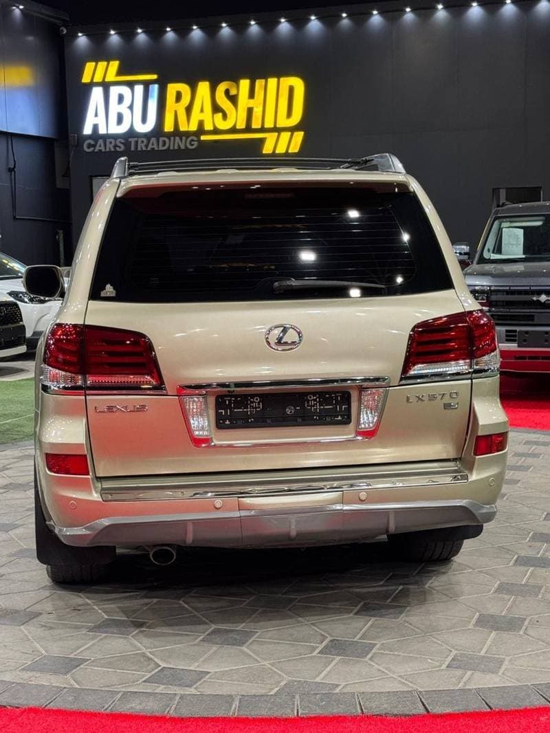 2009 Lexus LX570 thumbnail 5