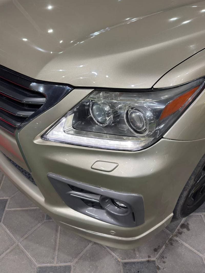 2009 Lexus LX570 thumbnail 6