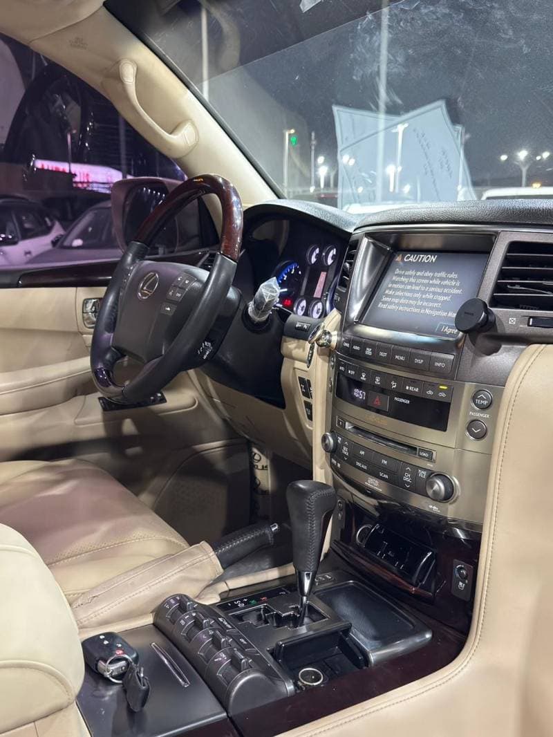 2009 Lexus LX570 thumbnail 8