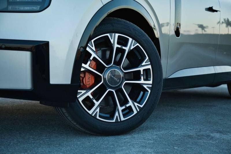 2025 Lynk & Co 900 FLAGSHIP thumbnail 3