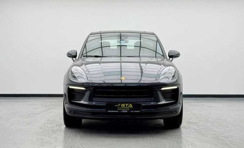 2022 Porsche Macan STANDARD thumbnail 2