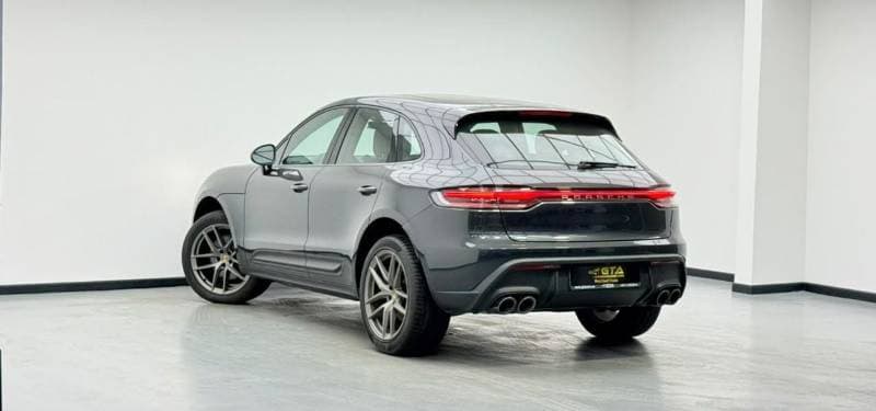 2022 Porsche Macan STANDARD thumbnail 6