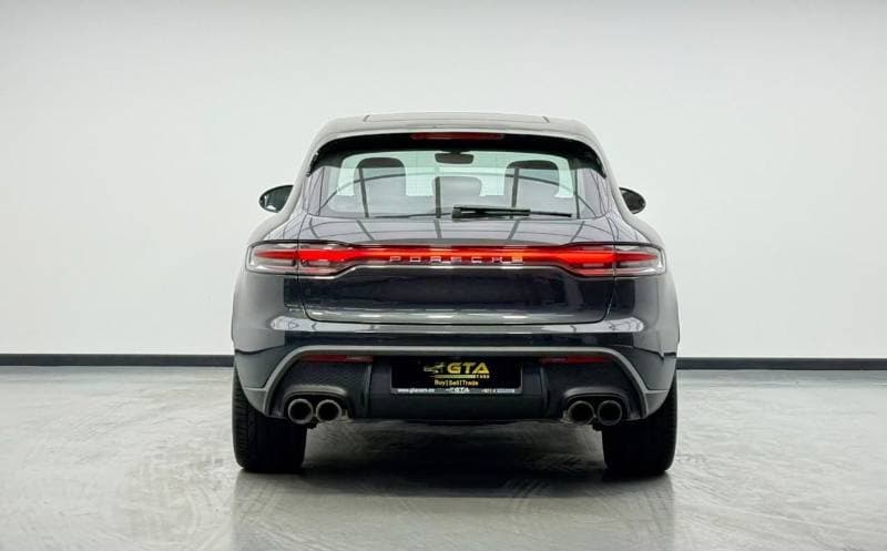 2022 Porsche Macan STANDARD thumbnail 5