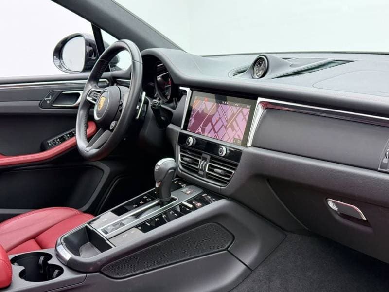2022 Porsche Macan STANDARD thumbnail 7