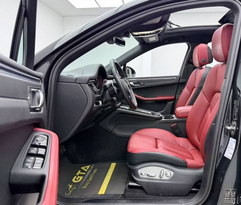 2022 Porsche Macan STANDARD thumbnail 8