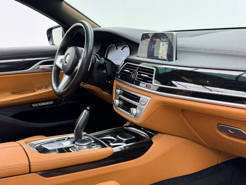 2018 BMW 730Li M SPORT thumbnail 7