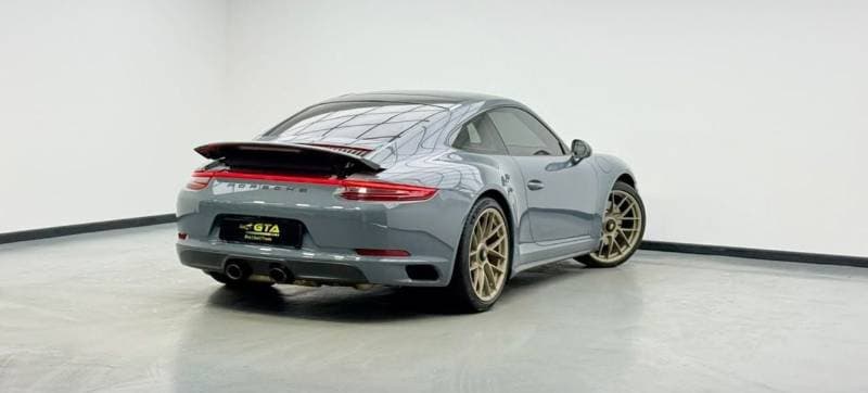 2017 Porsche 911 thumbnail 4