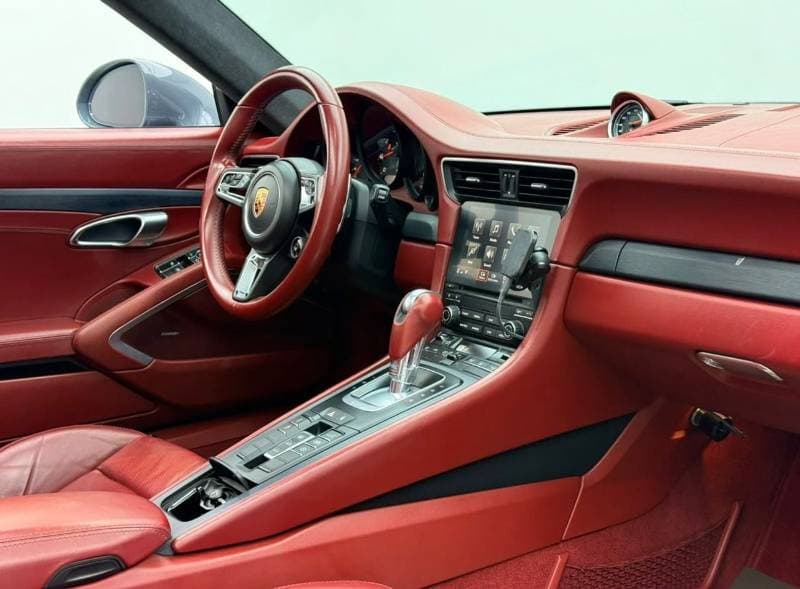 2017 Porsche 911 thumbnail 7