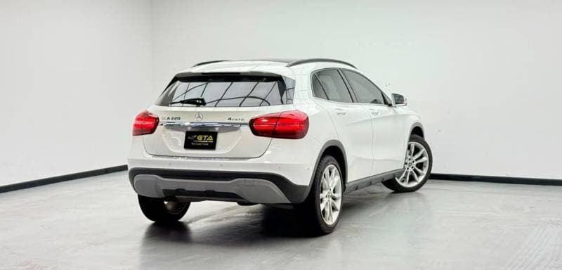 2018 Mercedes Benz GLA220 STANDARD thumbnail 4