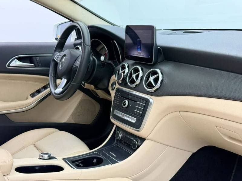 2018 Mercedes Benz GLA220 STANDARD thumbnail 8