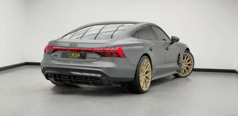 2022 Audi e tron GT RS thumbnail 4