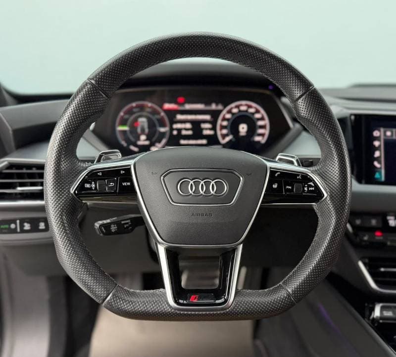 2022 Audi e tron GT RS thumbnail 7