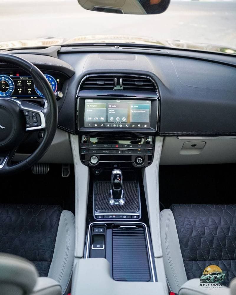 2020 Jaguar F PACE SVR thumbnail 3