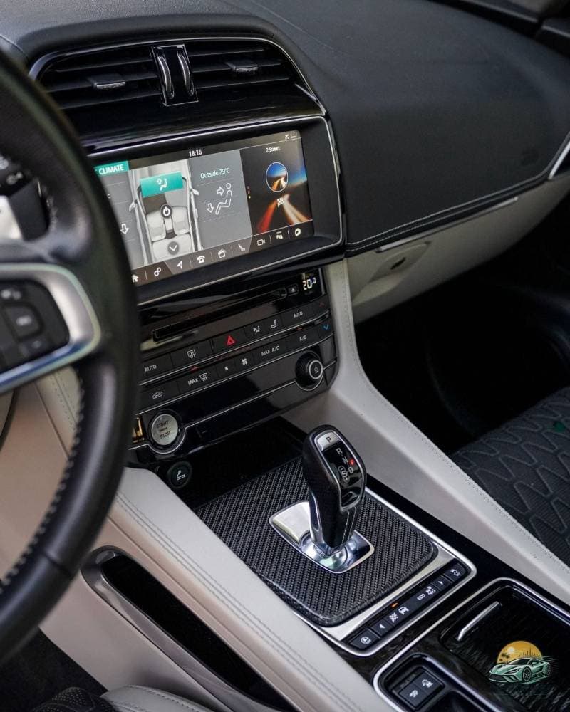 2020 Jaguar F PACE SVR thumbnail 5