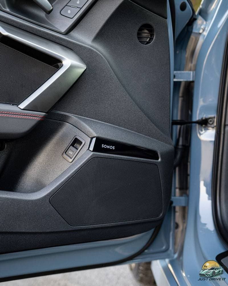 2025 Audi RS3 TFSI SPORTBACK thumbnail 4