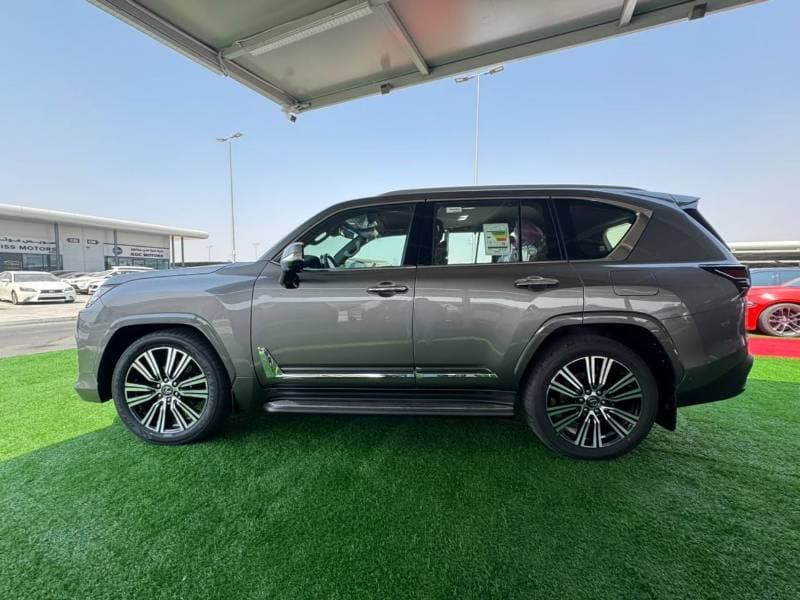 2026 Lexus LX700h SIGNATURE thumbnail 4