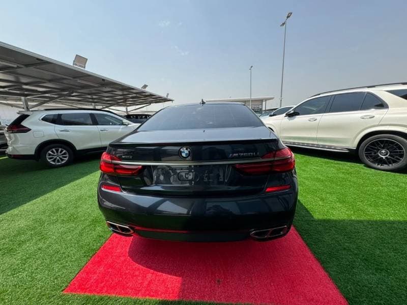 2018 BMW M760Li STANDARD thumbnail 4