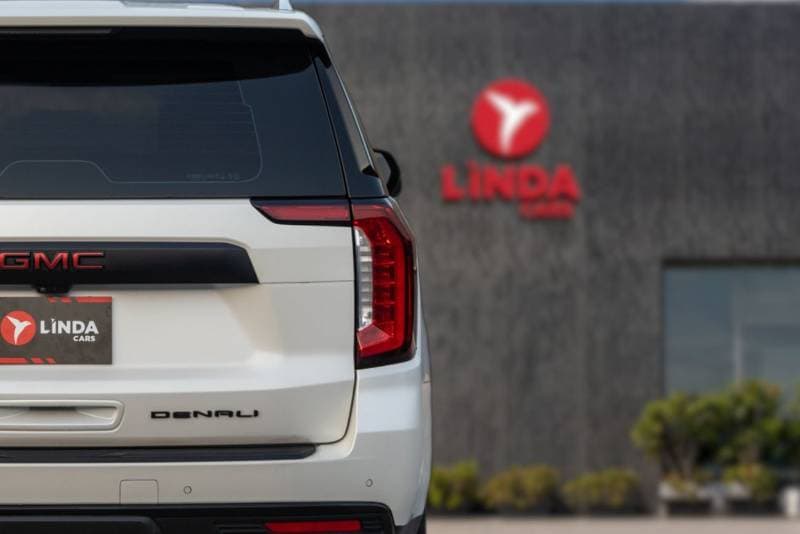 2022 GMC Yukon DENALI thumbnail 5