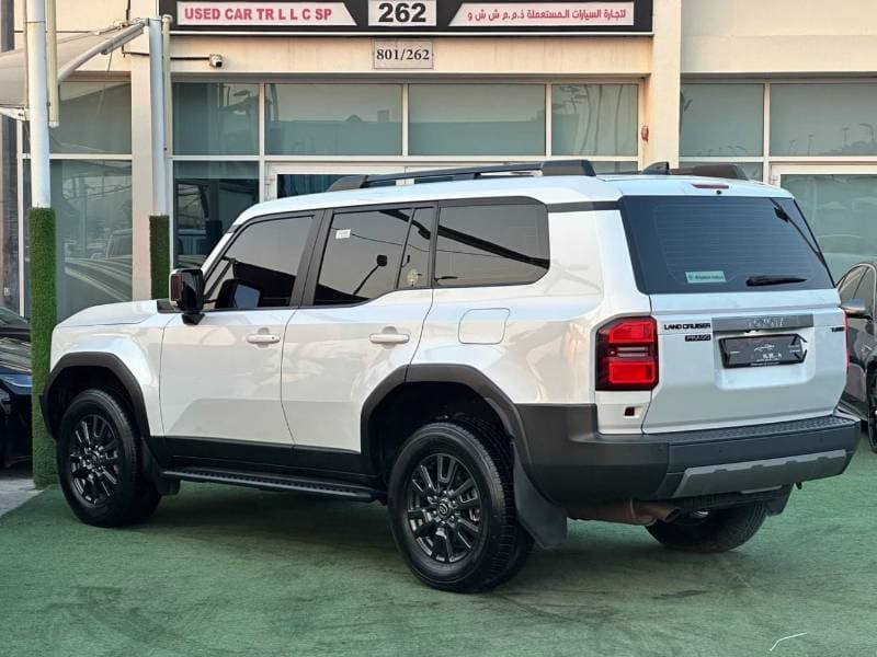 2025 Toyota Land Cruiser VXR thumbnail 3