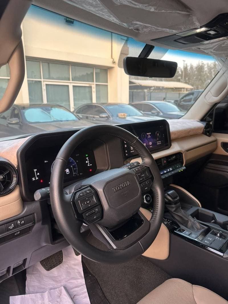 2025 Toyota Land Cruiser VXR thumbnail 8