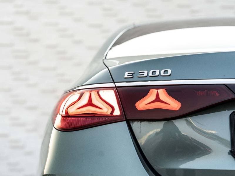 2024 Mercedes Benz E300 AMG thumbnail 6