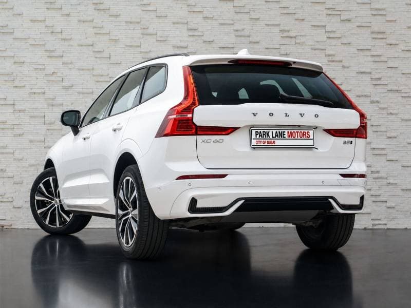 2024 Volvo XC60 ULTIMATE DARK thumbnail 3