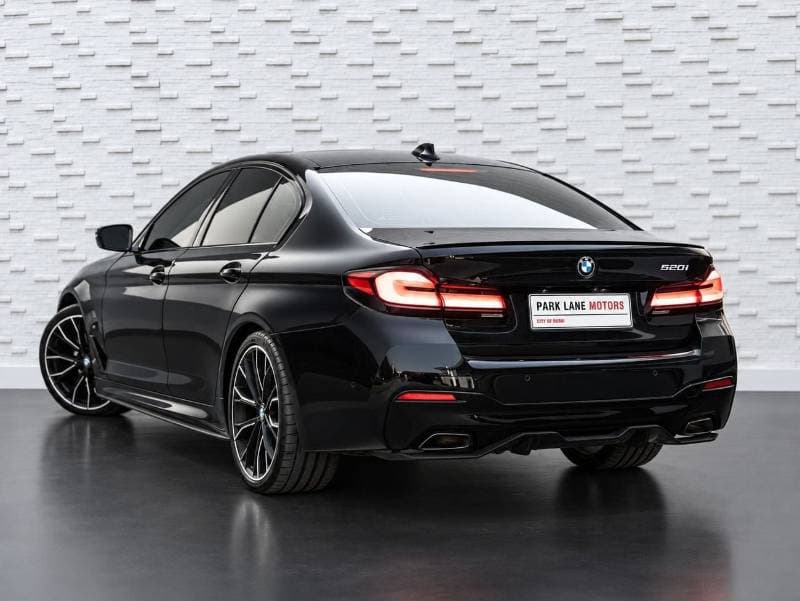 2022 BMW 520i M SPORT thumbnail 3