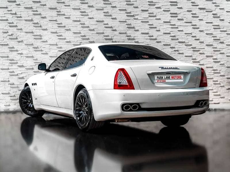 2011 Maserati Quattroporte base thumbnail 2