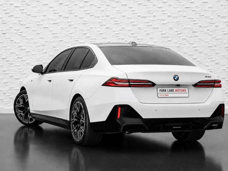 2024 BMW 520i M SPORT thumbnail 3