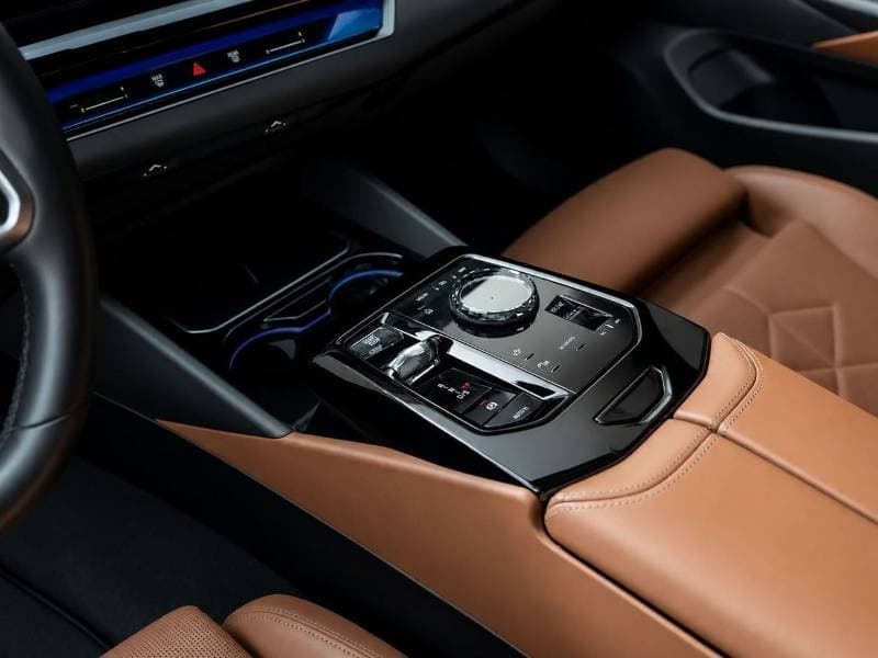 2024 BMW 520i M SPORT thumbnail 8
