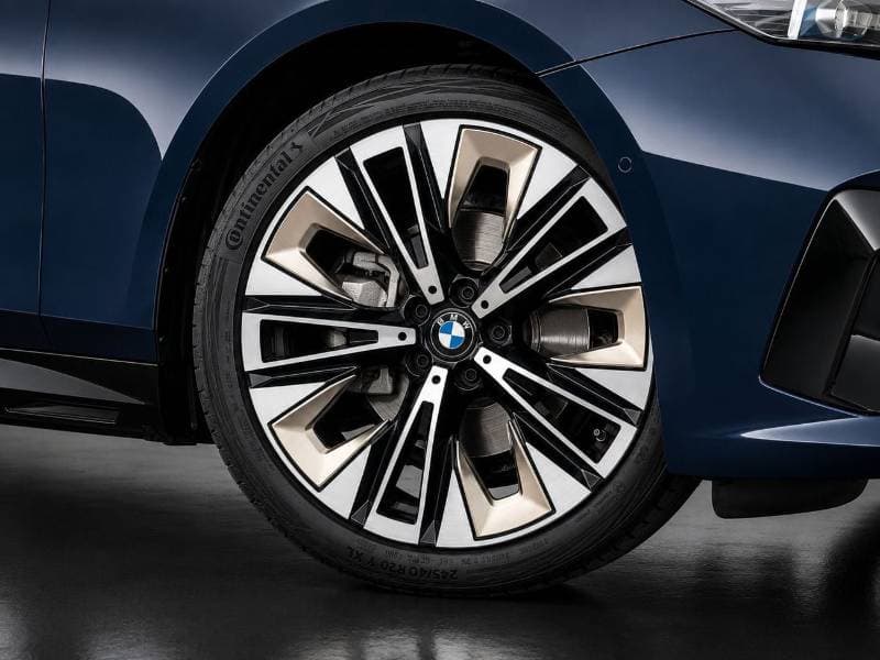 2024 BMW 520i M SPORT thumbnail 7