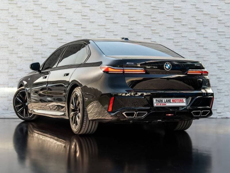 2023 BMW 760i xDRIVE M SPORT thumbnail 3