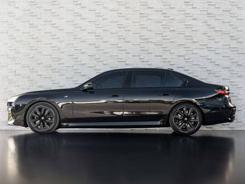 2023 BMW 760i xDRIVE M SPORT thumbnail 6