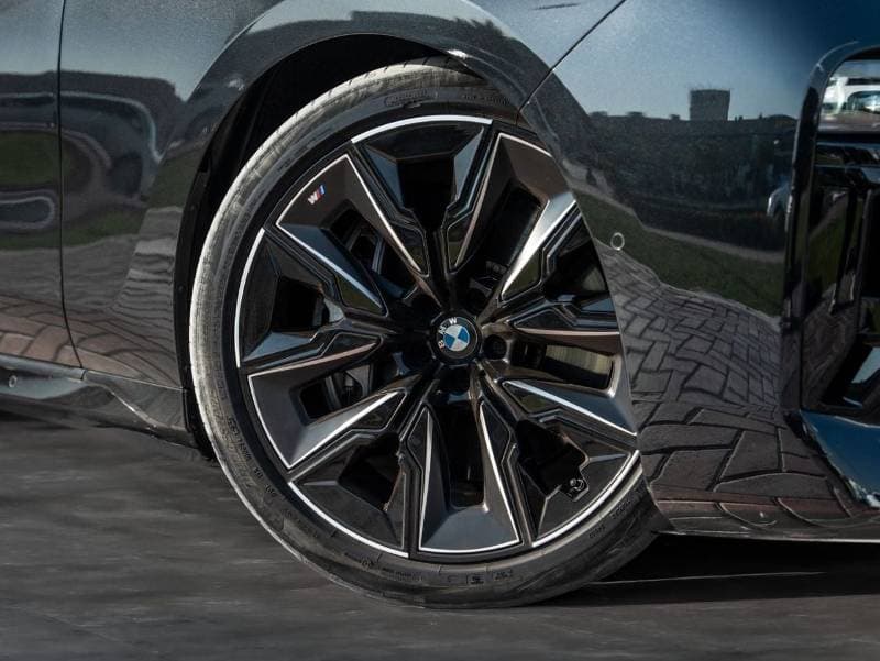 2023 BMW 760i xDRIVE M SPORT thumbnail 5